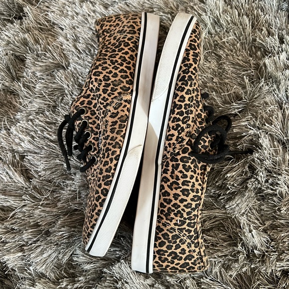 Leopard print canvas vans. Great condition - Picture 4 of 7
